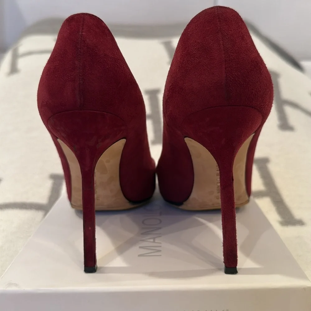 Manolo Blahnik Sz 8 / 38 BB Burgundy Suede EXCELLENT Cond w/Orig Box Dust Bag - Picture 2 of 11